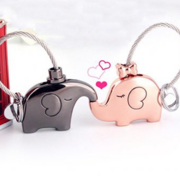 ABSOLUTELY ADORABLE ELEPHANT LOVE KEY CHAIN SET - Picture 4 of 5